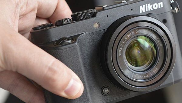 Nikon выпустила цифровую камеру Nikon P7700