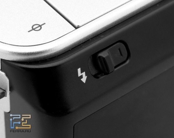 Nikon 1 J1, рычаг возведения вспышки