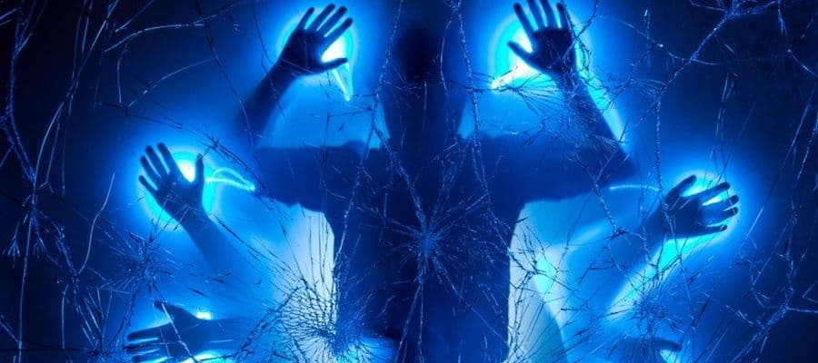 Портреты через разбитое стекло