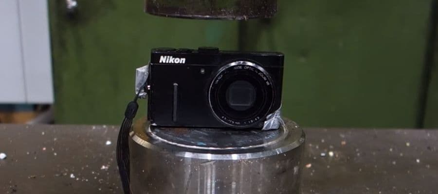 Камера Nikon vs гидравлический пресс