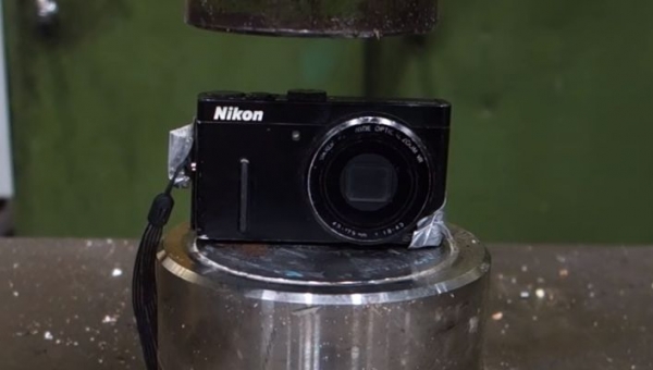 Камера Nikon vs гидравлический пресс