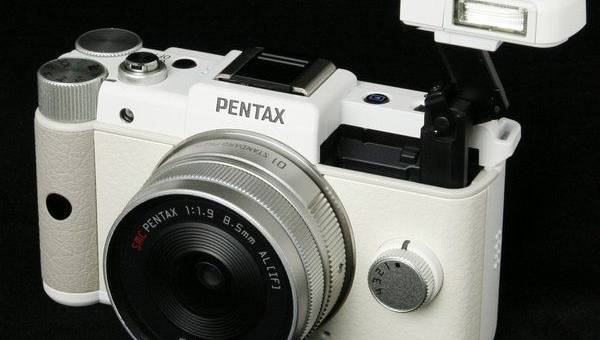 Pentax Q — самая маленькая системная камера