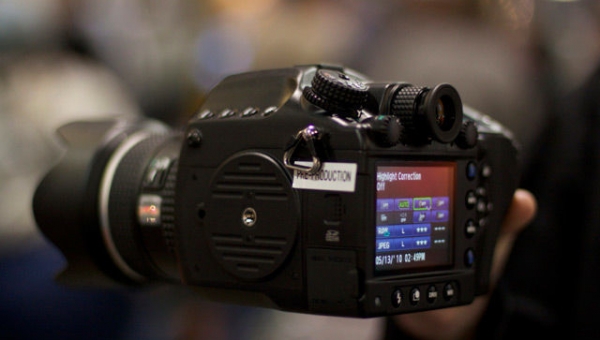 Pentax представили новый зеркальный фотоаппарат 40mpx Pentax 645D