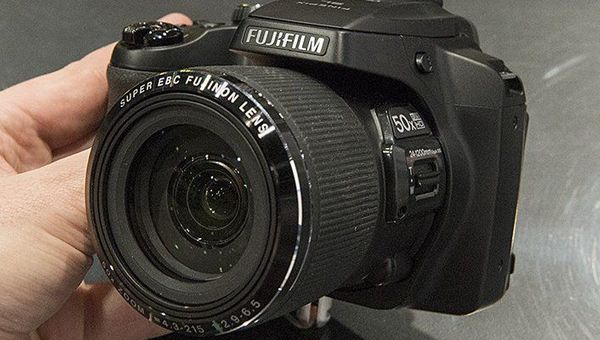 Fujifilm анонсировала камеру FinePix SL1000