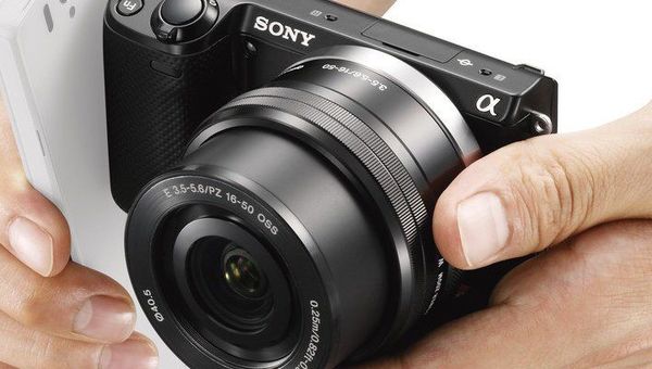 Sony анонсировал Sony NEX-5T и объективы Sony E