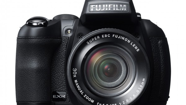 30-кратный суперзум Fujifilm FinePix HS30EXR