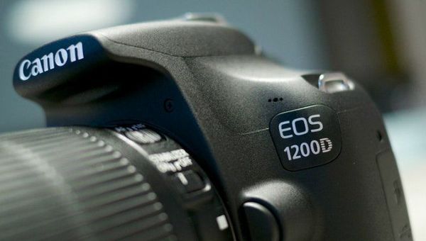 Canon начинает продажи новой зеркальной камеры EOS 1200D