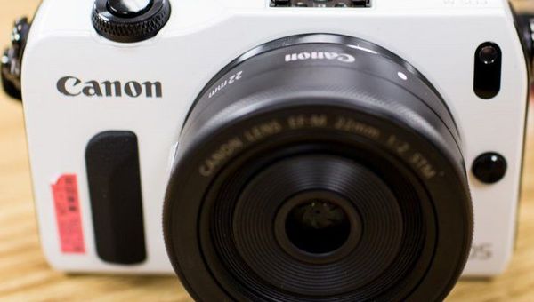 Анонс выхода Canon EOS M со встроенной EVF