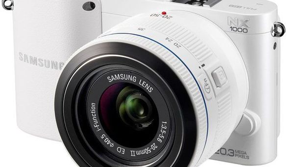 Беззеркальная камера Samsung NX1000 SMART