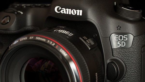 Canon 5D Mark II и III c возможностью записи RAW-видео