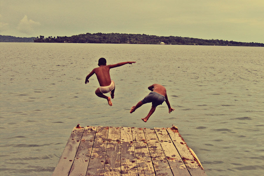 Girls jumping off Dock mooning. Feeling go песня