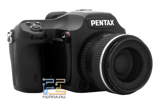 Pentax 645D — вид спереди